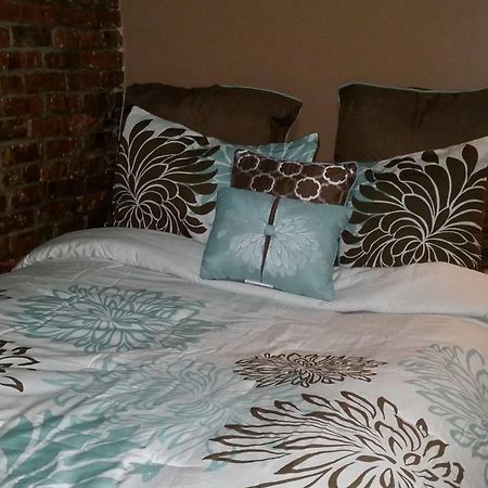 Oyo Bed And Breakfast New York Exterior photo